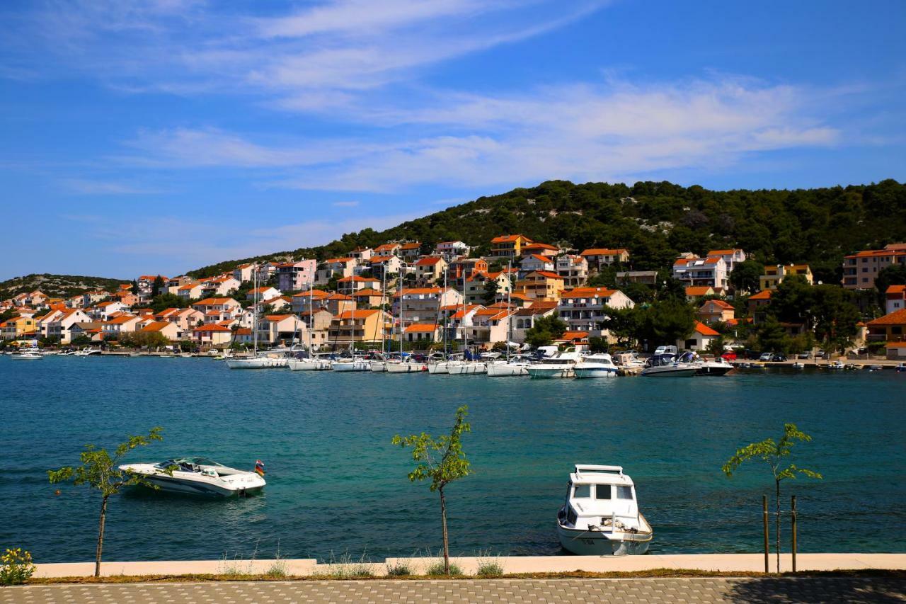 Seaside Apartment Tisno Luaran gambar
