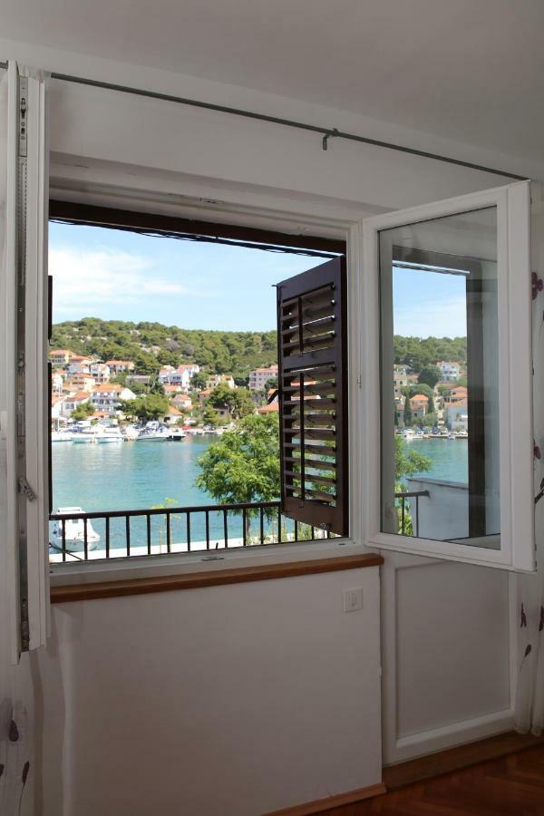 Seaside Apartment Tisno Luaran gambar