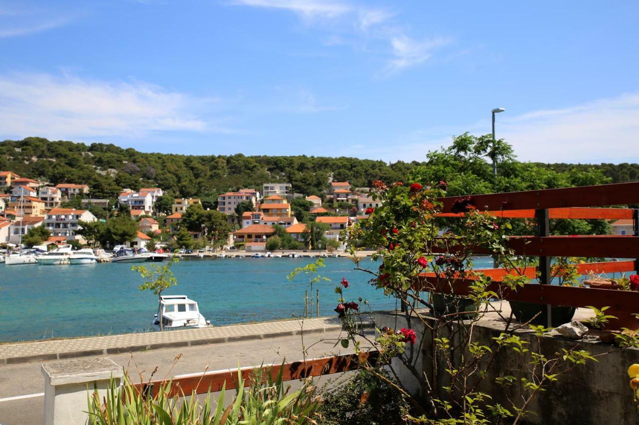 Seaside Apartment Tisno Luaran gambar